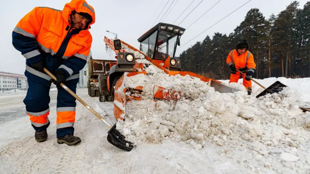 За сутки с улиц Екатеринбурга вывезли почти 13 тысяч тонн снега За сутки с улиц Екатеринбурга вывезли почти 13 тысяч тонн снега