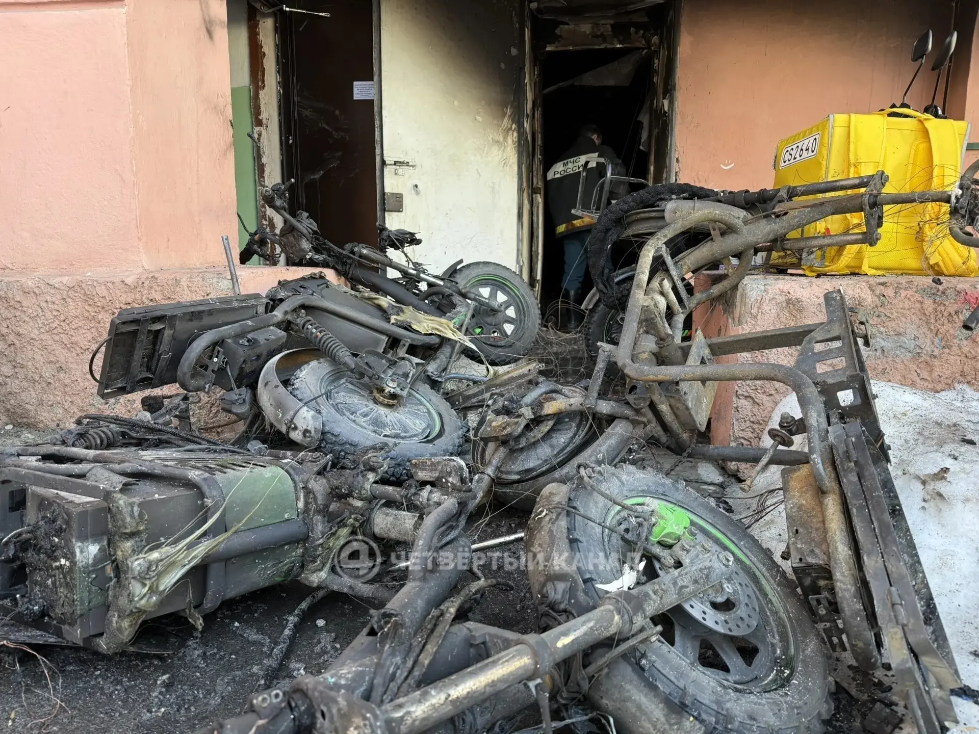 «Железную дверь не могли открыть»: женщина погибла в «огненной ловушке» в Екатеринбурге