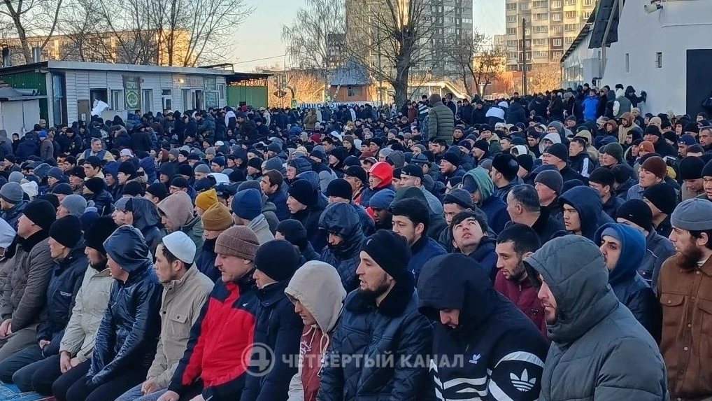 Тысячи мусульман сегодня отмечают окончание Рамадана