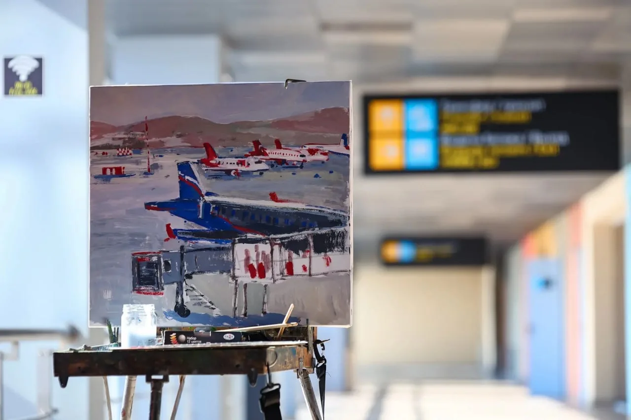 Художники запечатлели весенний аэропорт: в Кольцово прошёл авиапленэр Художники запечатлели весенний аэропорт: в Кольцово прошёл авиапленэр