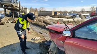 ДТП с участием Mitsubishi и Volvo на М-12 под Ревдой: пострадали три человека