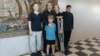 Многодетная свердловчанка отказалась от костылей после реабилитации в санатории