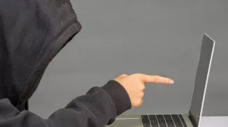 Сирота из Ирбита отдал «защитнику» 350 тысяч рублей, испугавшись выдуманного нападения Сирота из Ирбита отдал «защитнику» 350 тысяч рублей, испугавшись выдуманного нападения