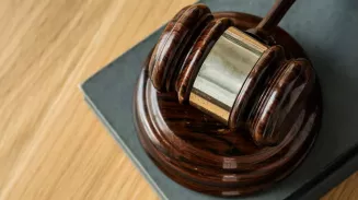 Жительница Карпинска отправилась в колонию после кражи бутылки водки Жительница Карпинска отправилась в колонию после кражи бутылки водки