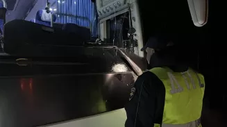 Заказной автобус насмерть сбил пешехода вблизи Верхней Пышмы — видео