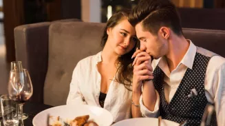 Премию за свидание предложили ввести в России