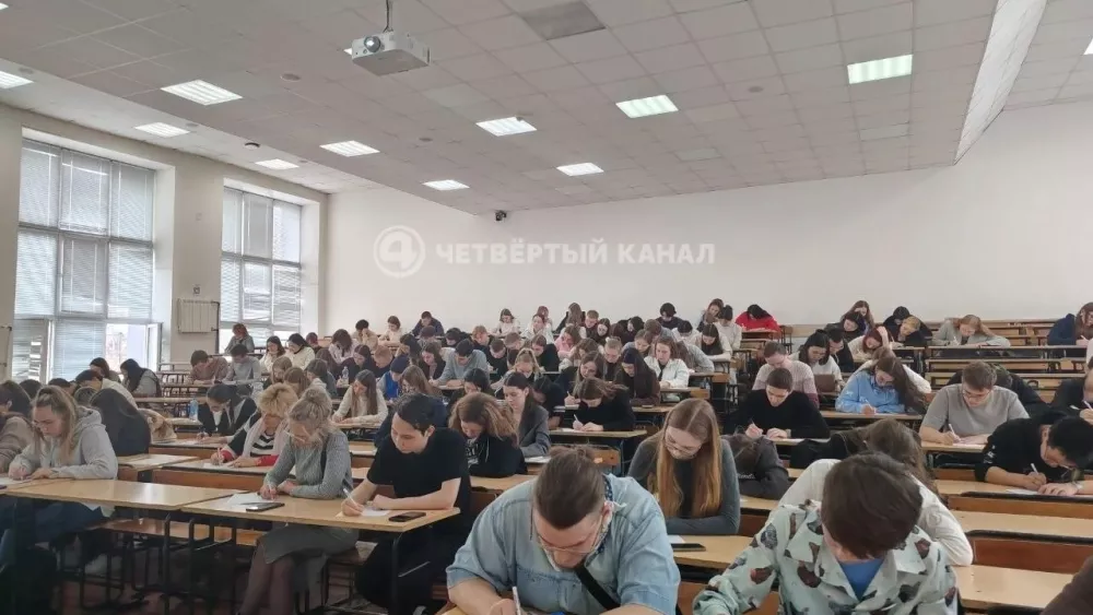 Более 100 человек написали «Тотальный диктант» в УрГЮУ в Екатеринбурге