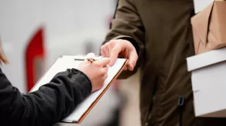 Крупную партию сигарет из Китая изъяли таможенники в Кольцово