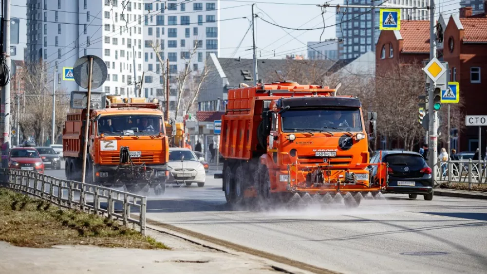 142 квадратов остановок в Екатеринбурге отмыли от грязи