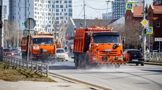 142 квадратов остановок в Екатеринбурге отмыли от грязи