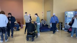 Надувные матрасы выдали пассажирам в аэропорту Екатеринбурга