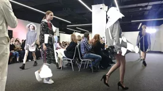 Аксессуары со световозвращающими элементами впервые показали на Неделе моды в Екатеринбурге