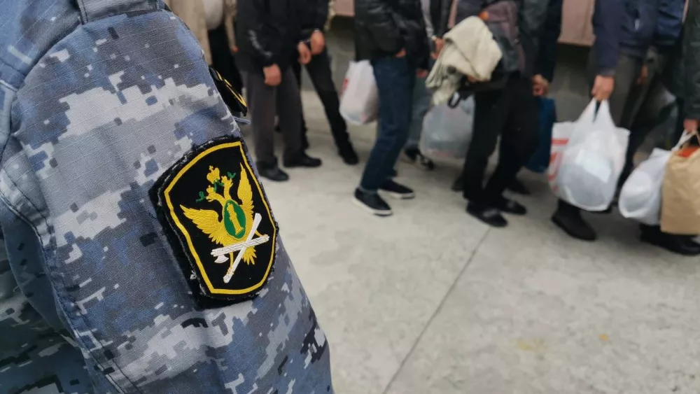 837 иностранцев выдворили из Свердловской области судебные приставы за 2026 год