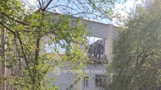 Спасатели проверяют, нет ли людей под завалами колледжа в Екатеринбурге