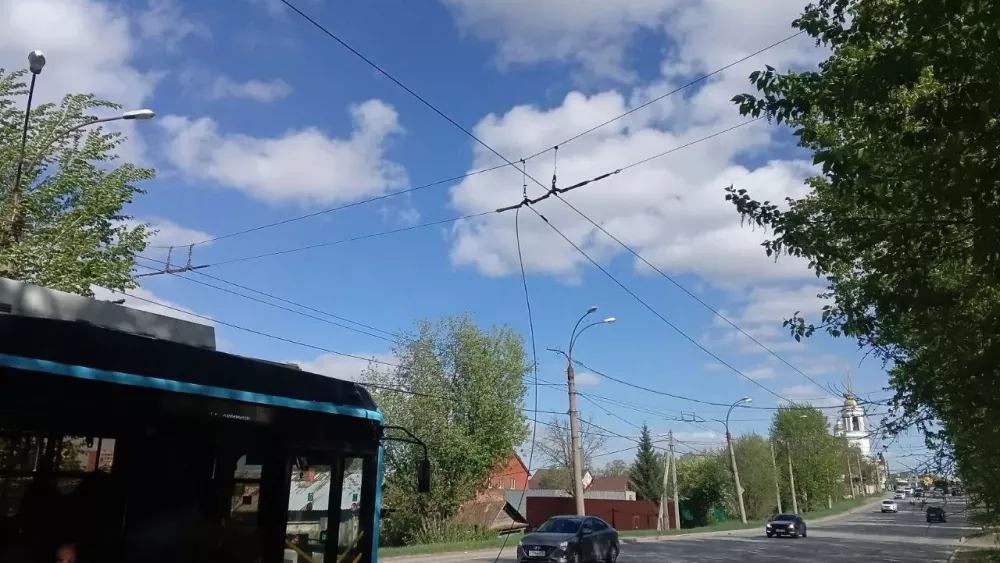 Ветер рвёт контактные сети в Екатеринбурге