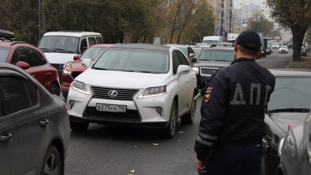 ГАИ Екатеринбурга выявляет нарушения правил парковки и напоминает о штрафах
