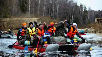 Путешествие на плоту из бутылок Путешествие на плоту из бутылок