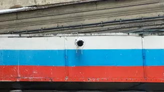 Горячая вода течет мимо батарей Горячая вода течет мимо батарей