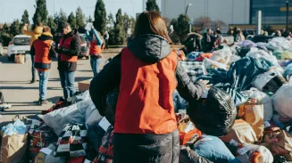 3000 волонтёров помогают горожанам