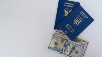 Паспорт в клочья: клиенты винят банк в порче документов