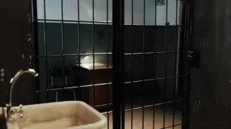 Пожизненно заключенный маньяк отсудил 30 000 рублей Пожизненно заключенный маньяк отсудил 30 000 рублей