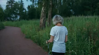 Человек идущий
