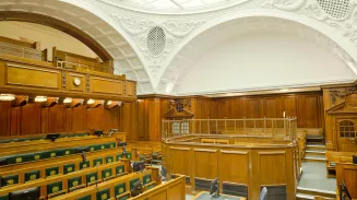 Суд присяжных решает судьбу обвиняемого в поджогах и убийстве