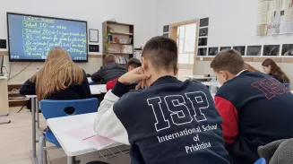 Школы и вузы Екатеринбурга начнут учебный год в офлайн режиме