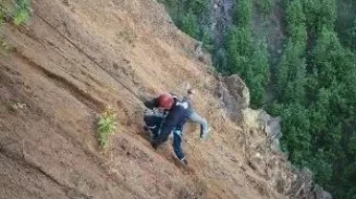 Под Нижним Тагилом спасли подростков, едва не сорвавшихся в 300-метровую шахту