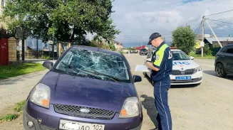 В Косулино Ford Focus съехал на тротуар и сбил 16-летнего подростка