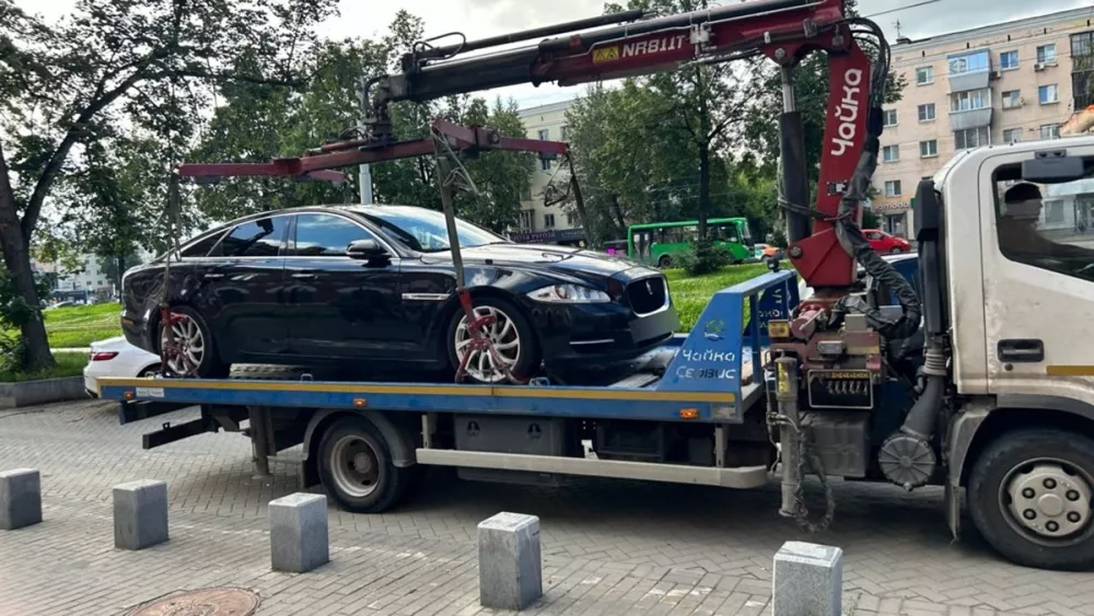 Jaguar забрали за долги екатеринбуржца в 7 млн рублей Jaguar забрали за долги екатеринбуржца в 7 млн рублей