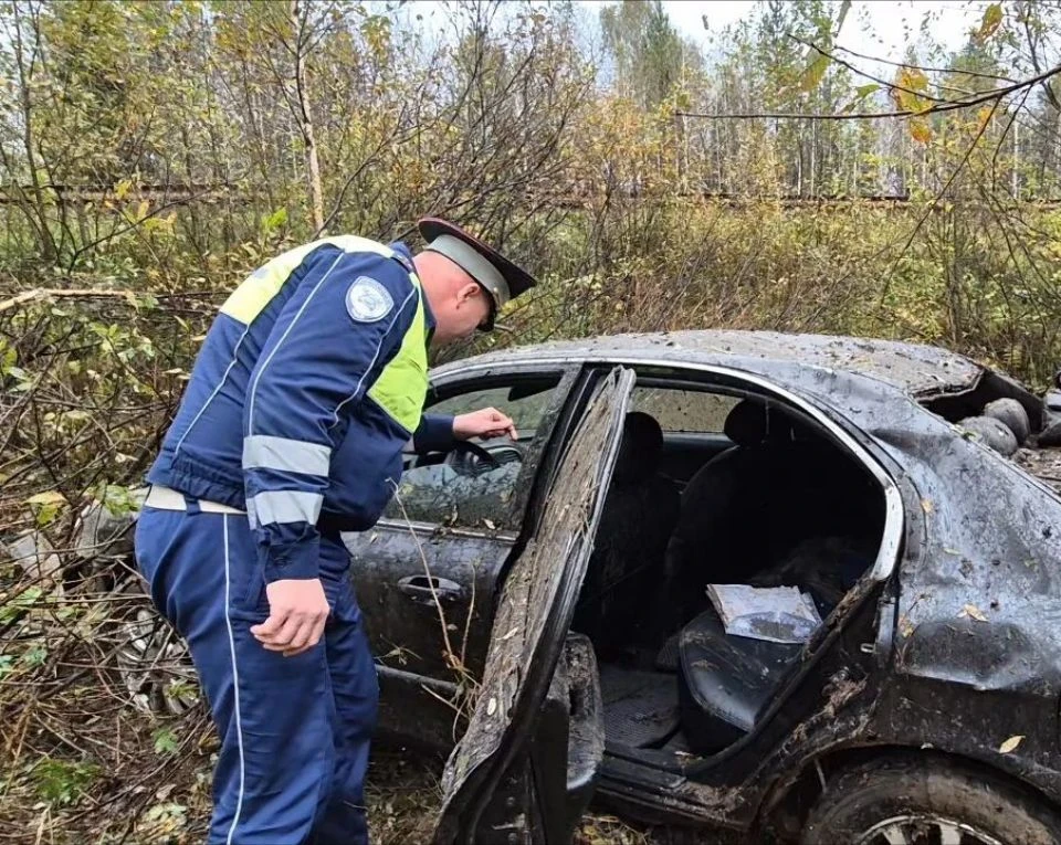Подростки пострадали при опрокидывании авто на трассе Екатеринбург — Серов Подростки пострадали при опрокидывании авто на трассе Екатеринбург — Серов