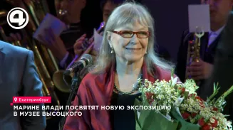 В Екатеринбурге несут цветы к памятнику Высоцкому и Марине Влади после её смерти