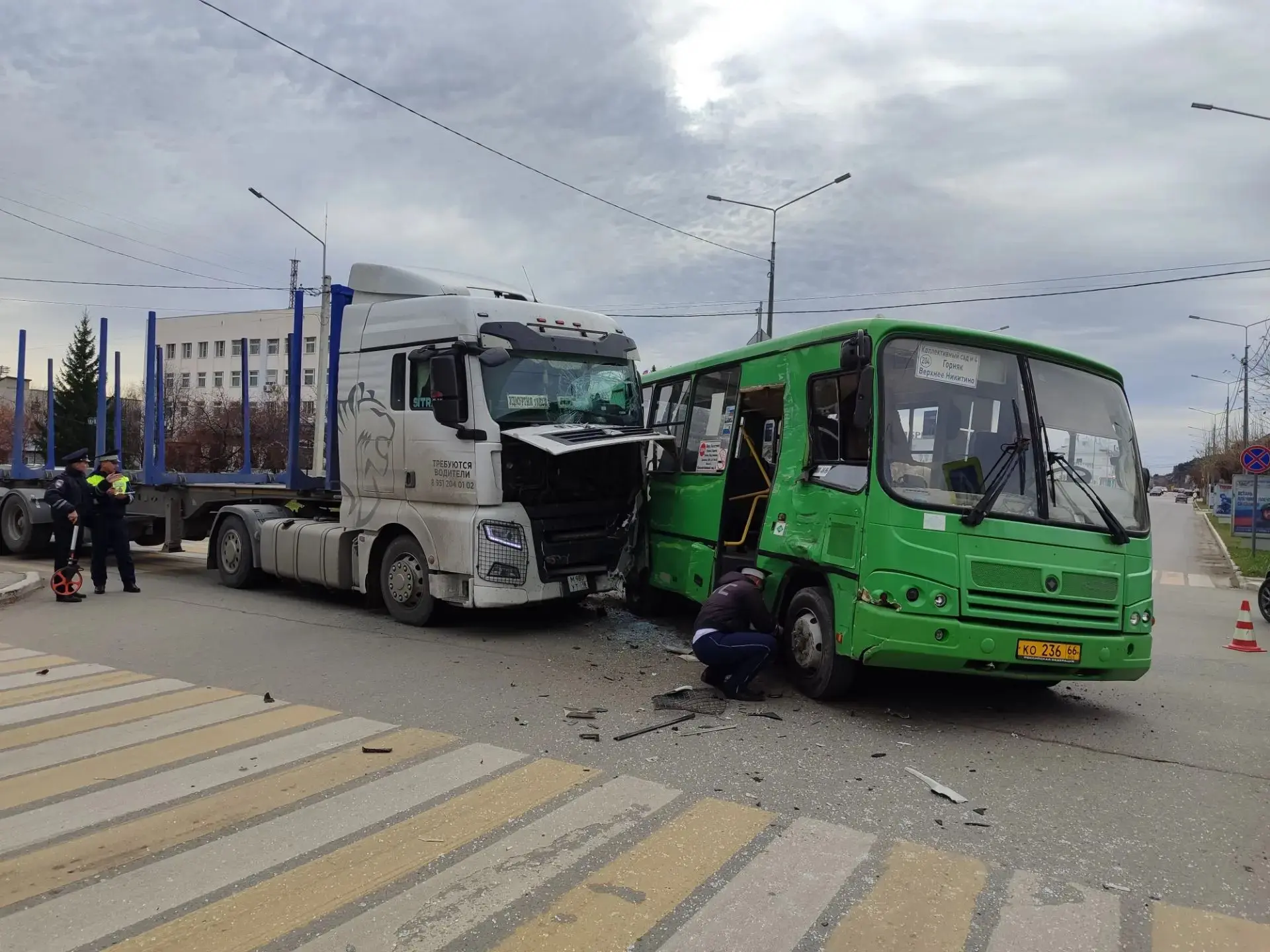 Три человека попали в больницу после ДТП с автобусом в Красноуфимске